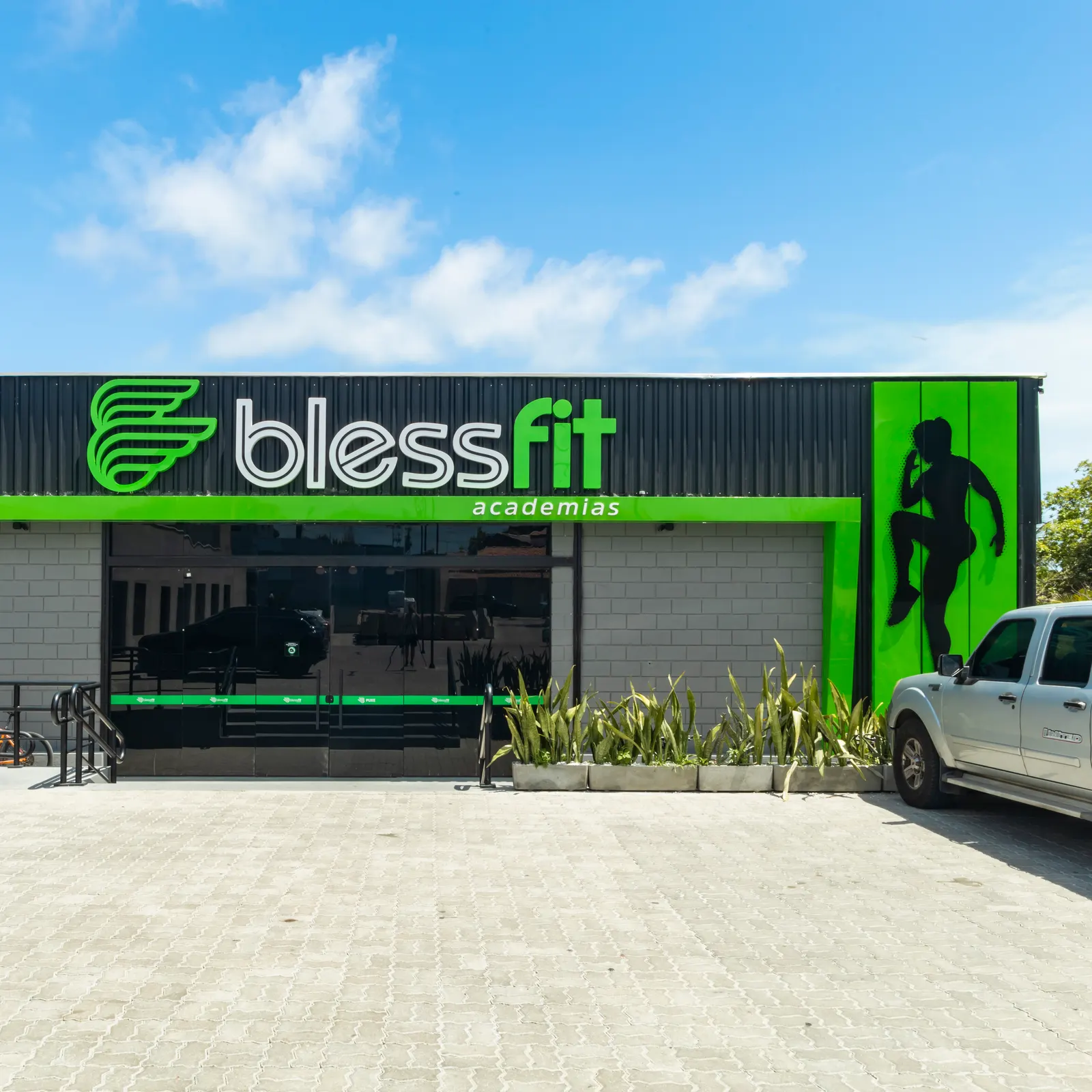 Letra caixa e adesivo de fachada — Blessfit Academias, projeto Arte Final Brasil