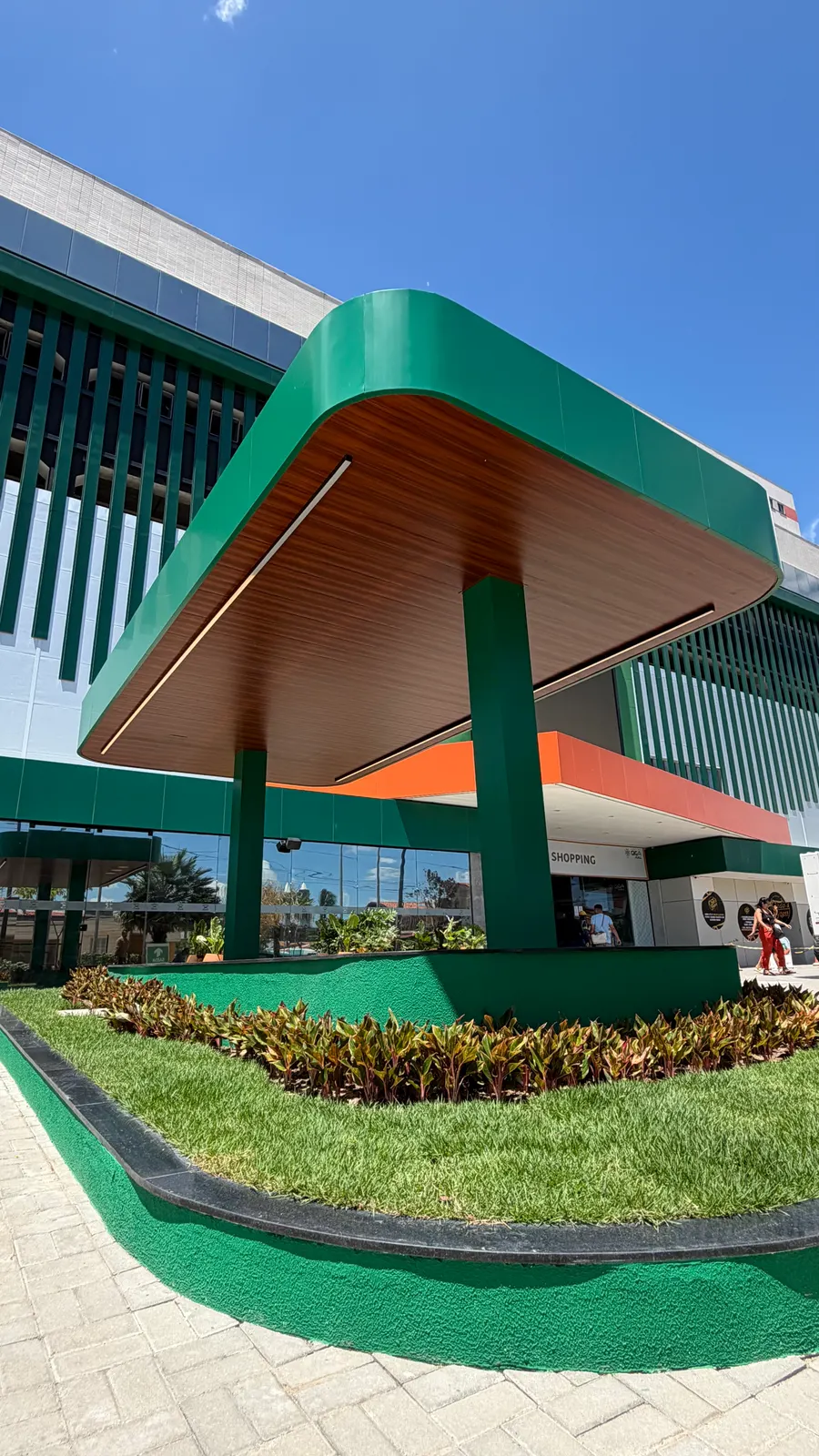 Fachada curva em ACM de alto padrão, projeto Arte Final Brasil