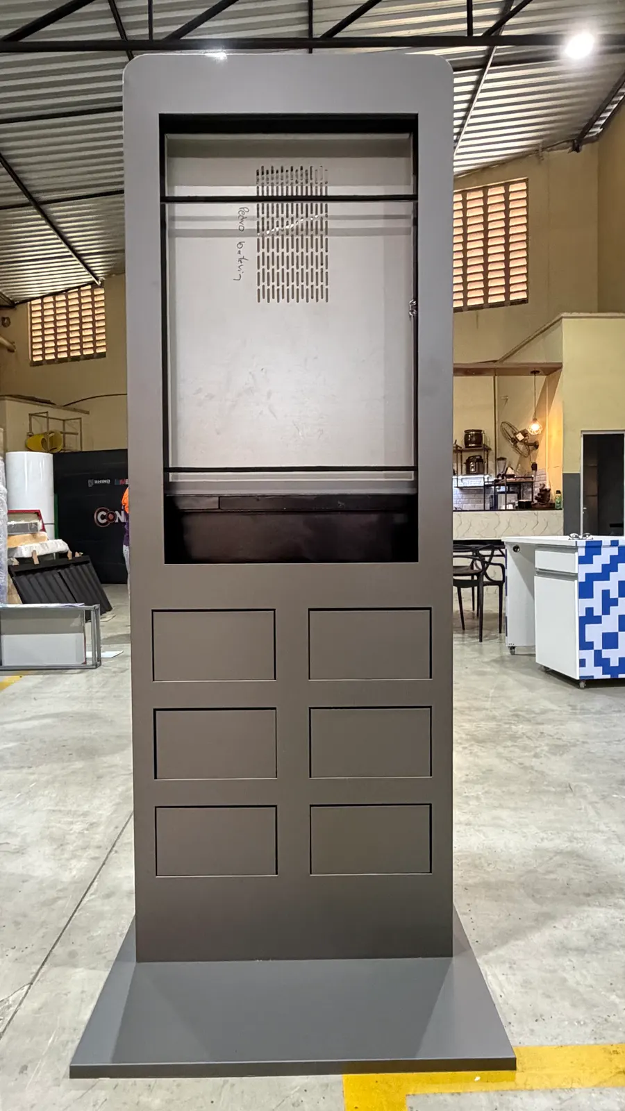 Totem de identificação Conecta Brasil — Arte Final Brasil